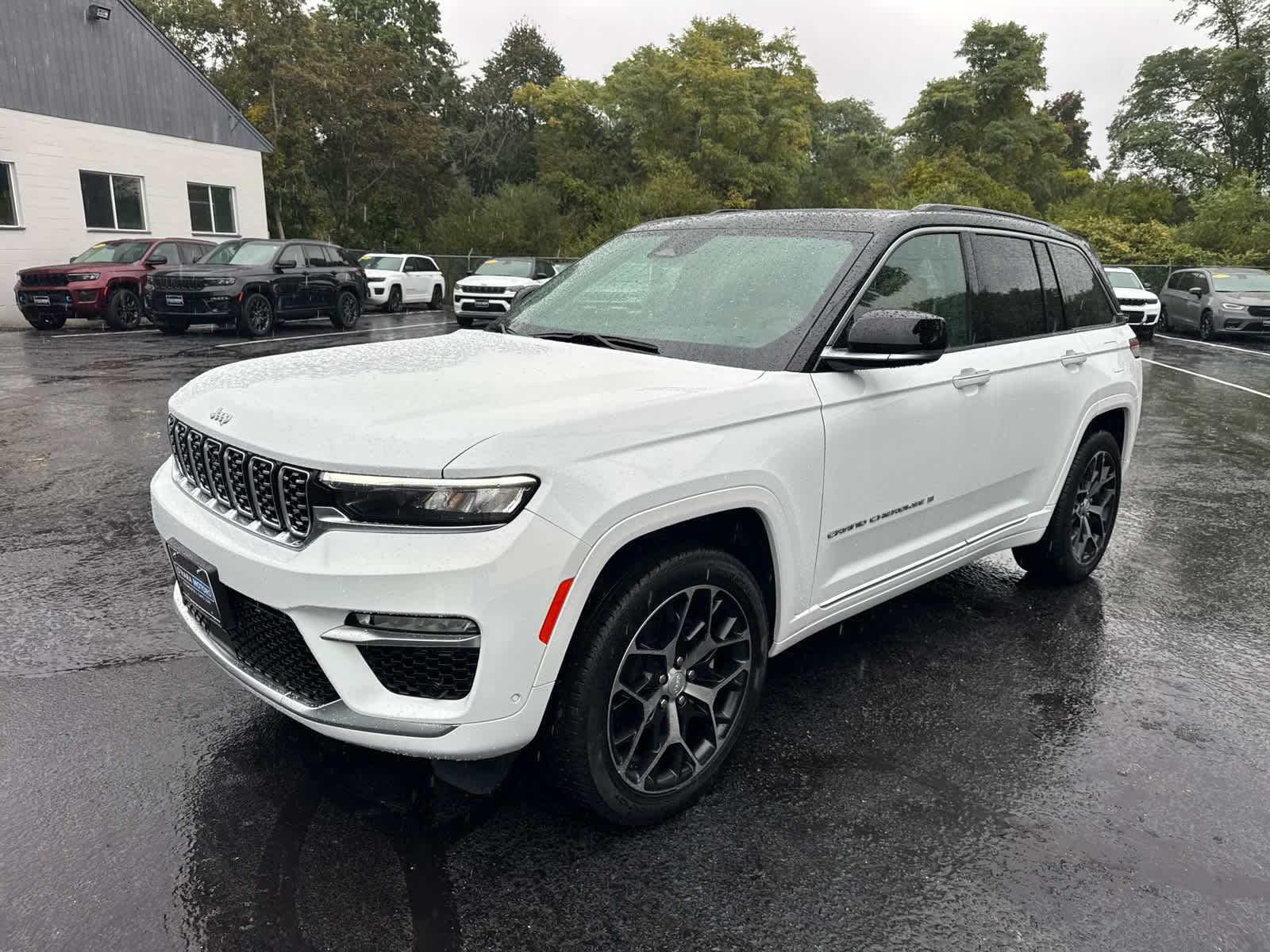 2024 Jeep Grand Cherokee Summit photo 4