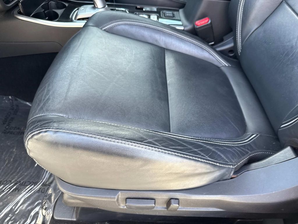 2018 Mitsubishi Outlander PHEV SEL photo 23