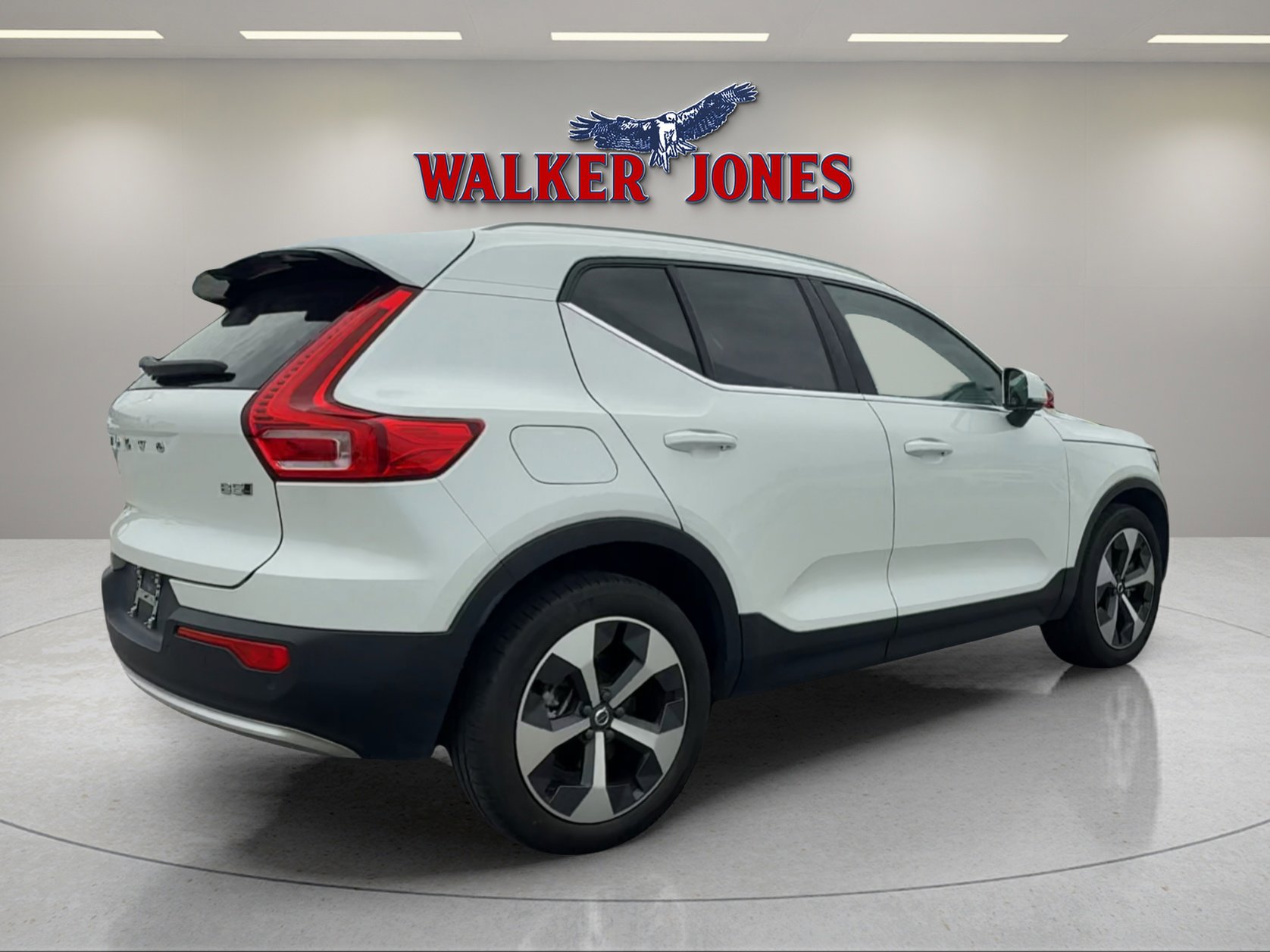 2023 Volvo XC40 Plus photo 2
