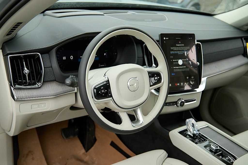 2026 VOLVO XC90 - Image 12
