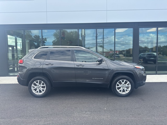 Used 2016 Jeep Cherokee Latitude with VIN 1C4PJMCS3GW286546 for sale in Seekonk, MA