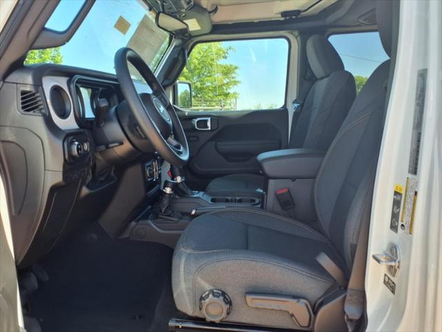 2025 Jeep Gladiator Sport photo 3