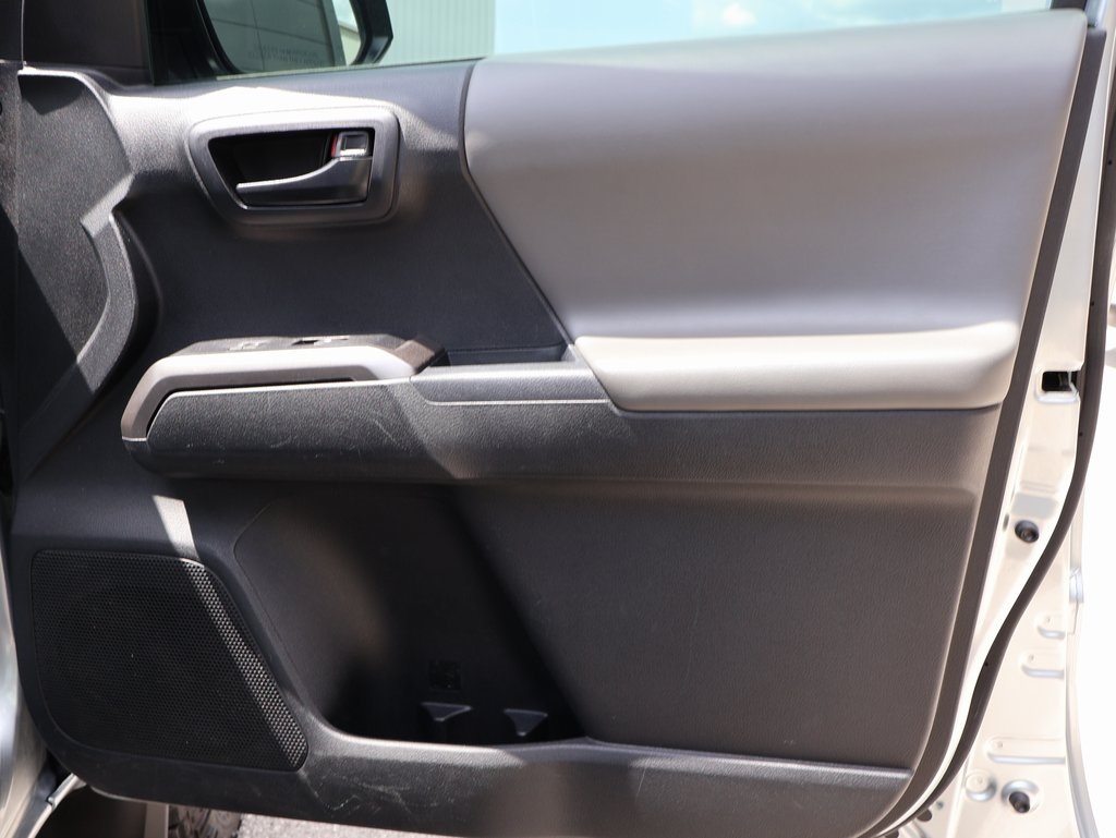 2023 Toyota Tacoma SR5 photo 8