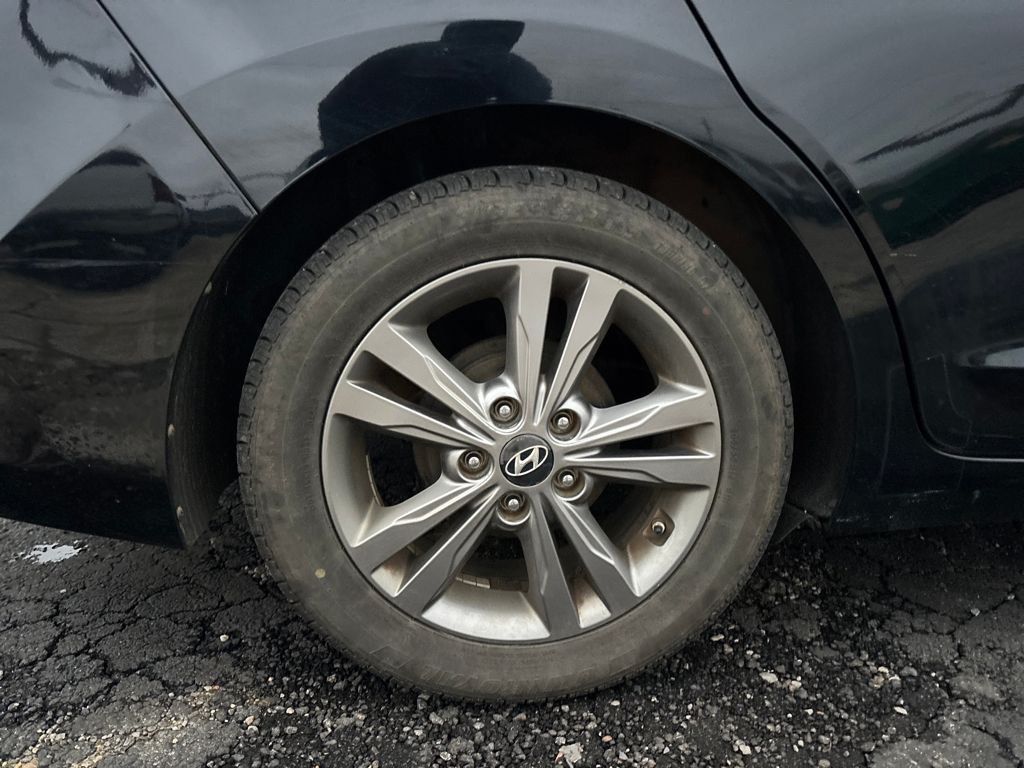 2017 Hyundai Elantra SE Tech Limited photo 4