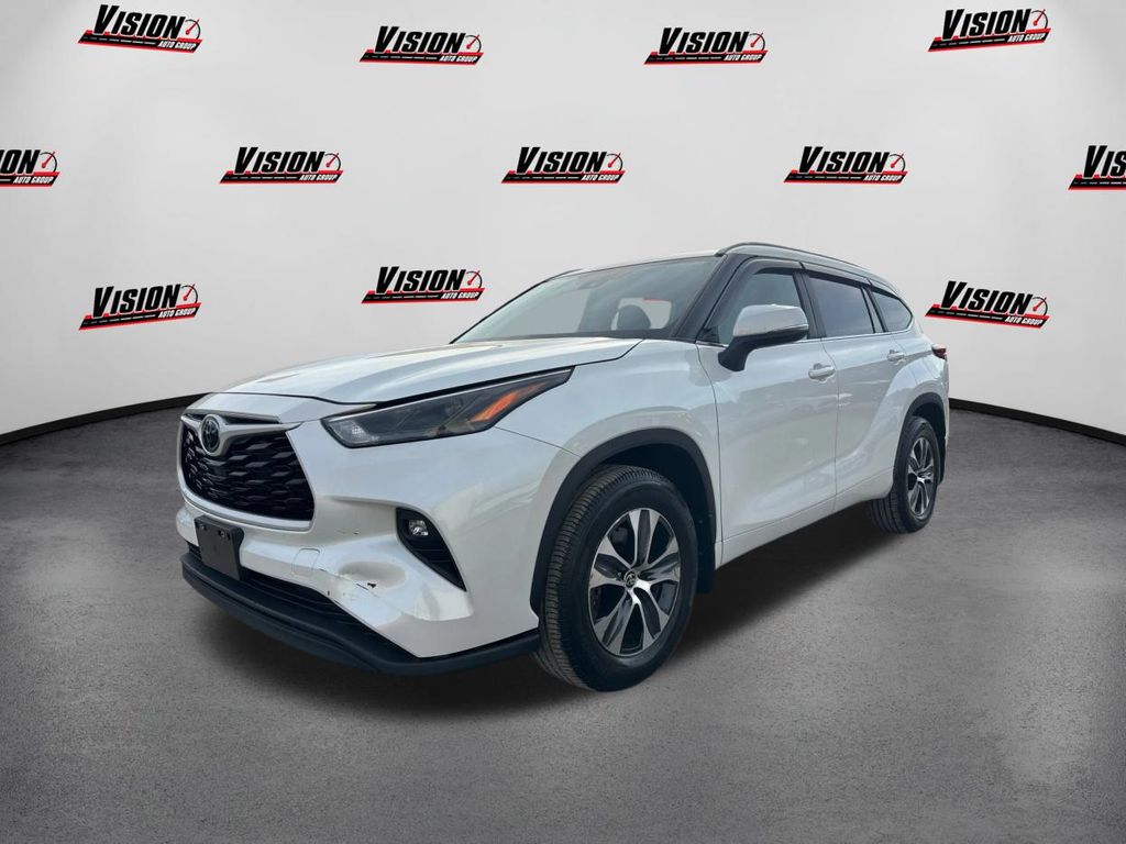 2023 Toyota Highlander XLE's photo