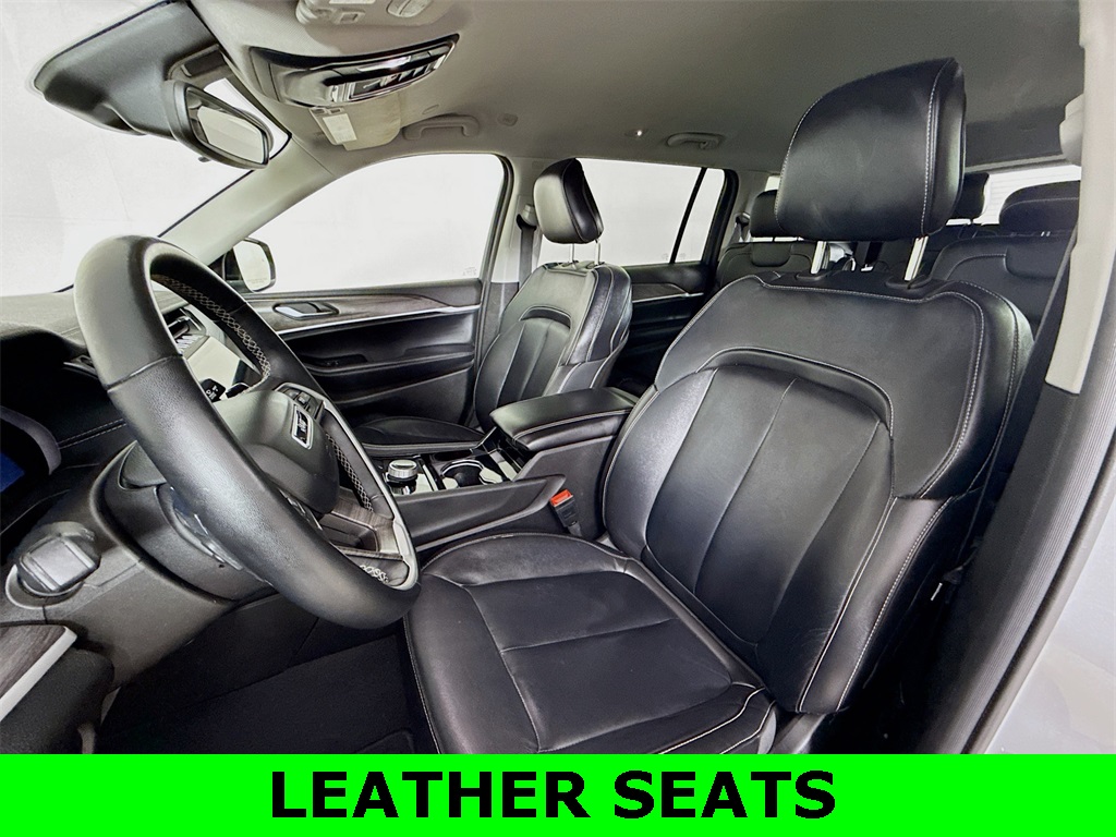 2022 Jeep Grand Cherokee Limited photo 2