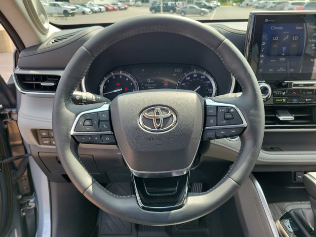 2020 Toyota Highlander Platinum photo 21