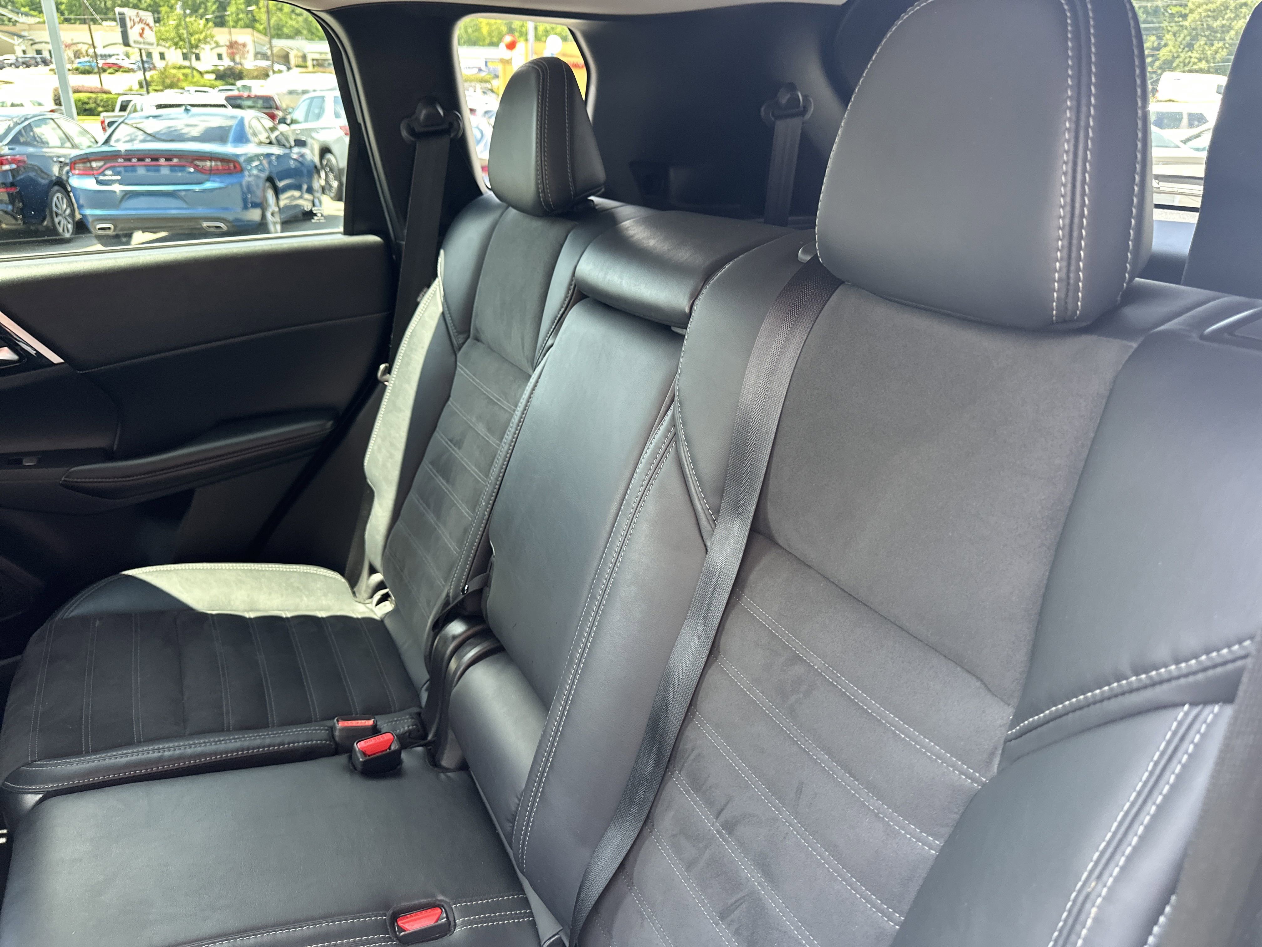 2022 Mitsubishi Outlander Black Edition photo 12