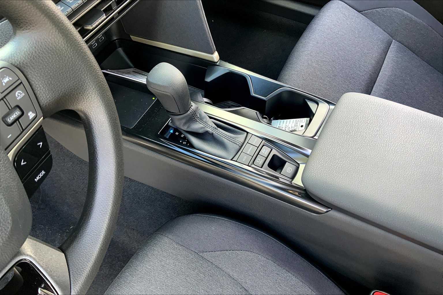 2025 Toyota Camry LE photo 14