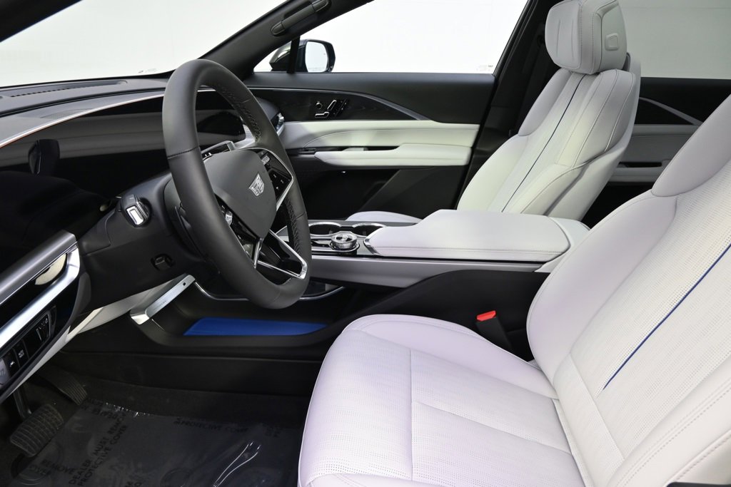 2025 Cadillac Lyriq Luxury photo 11