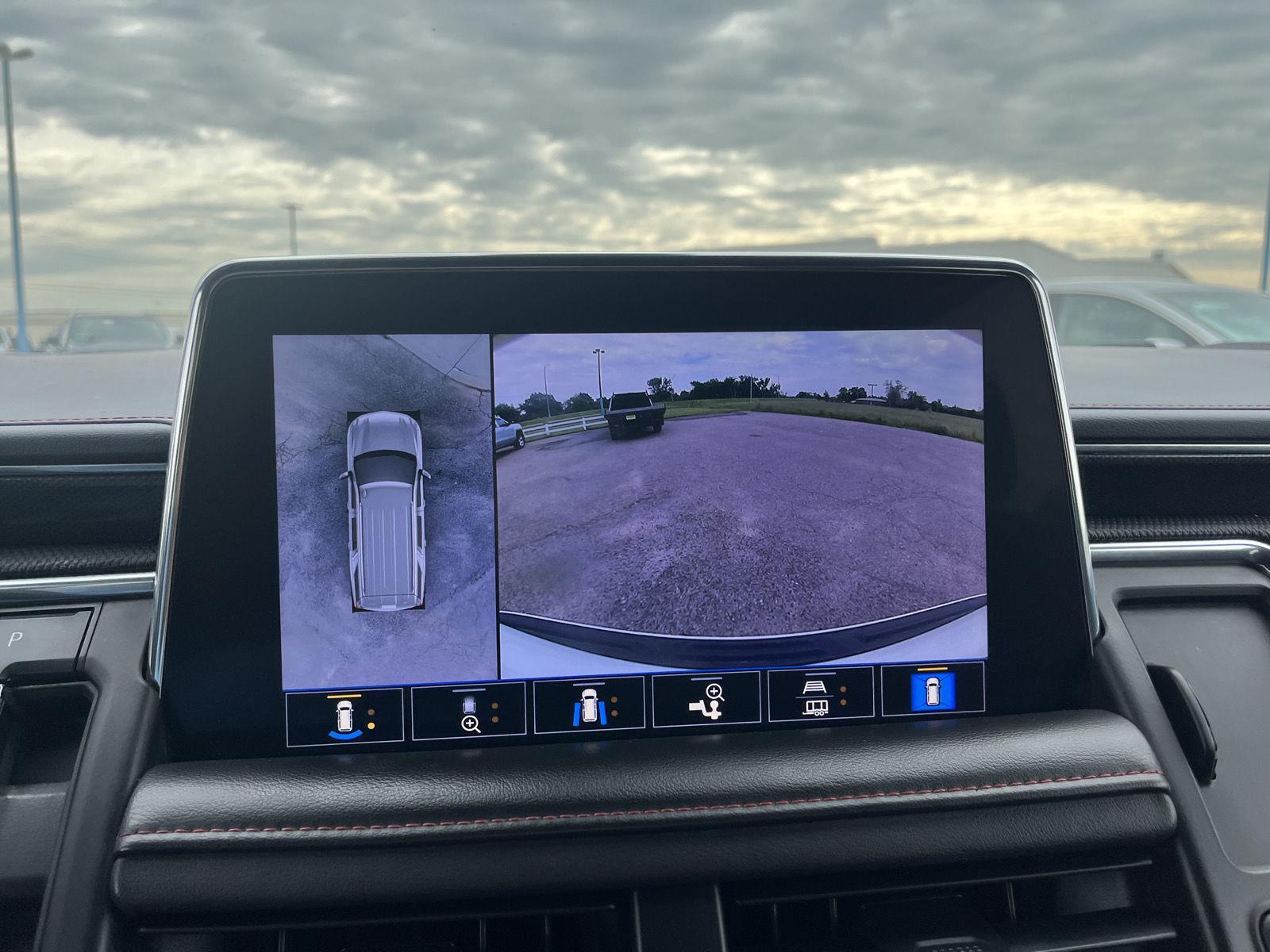 2021 Chevrolet Suburban RST photo 2