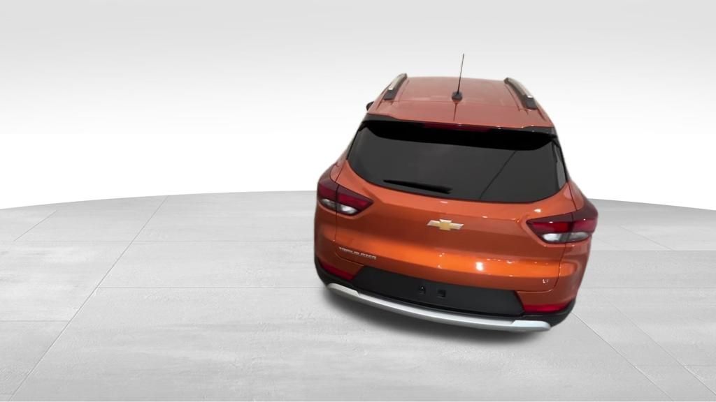 2023 Chevrolet Trailblazer LT photo 3
