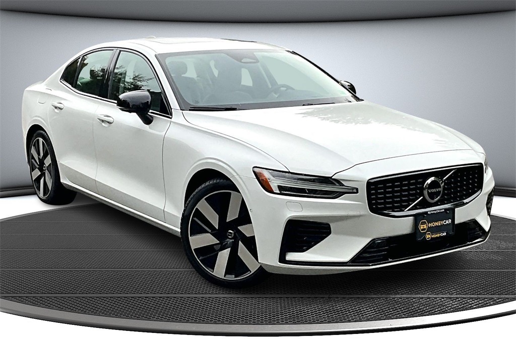 2024 Volvo S60 Ultimate's photo
