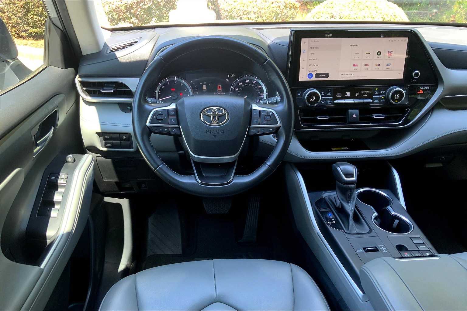 2023 Toyota Highlander XLE photo 5