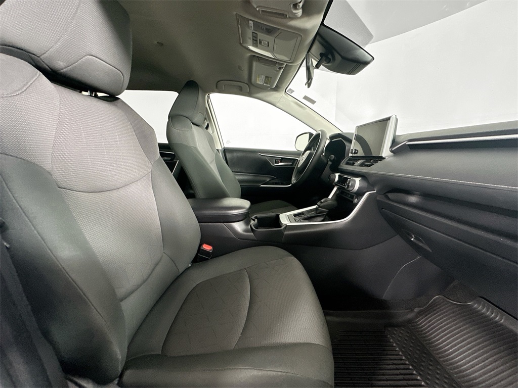 2024 Toyota RAV4 XLE photo 20