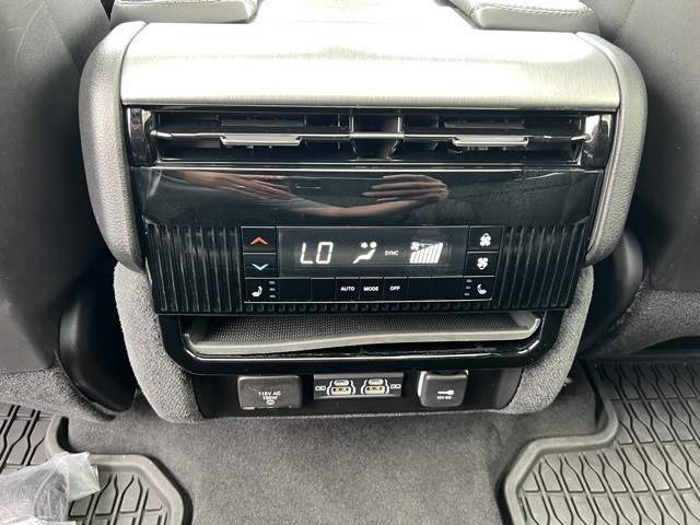 2024 Jeep Wagoneer L Series II photo 16