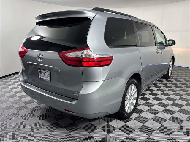 2017 Toyota Sienna LE photo 7