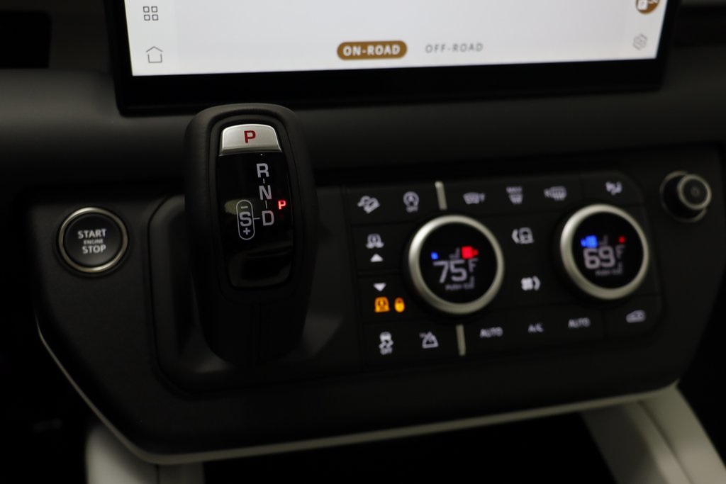 2025 Land Rover Defender 130 S photo 14