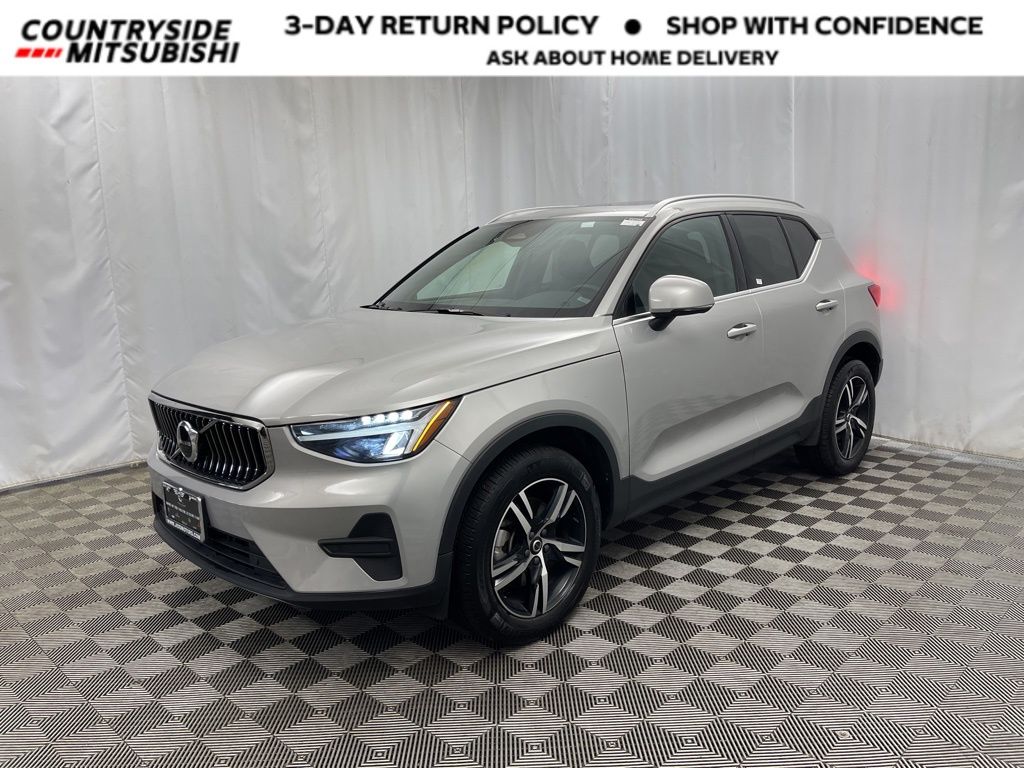 2024 Volvo XC40 Core's photo