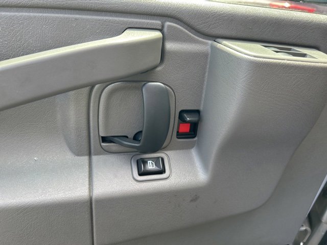 2016 Chevrolet Express Passenger 2500 LS photo 8