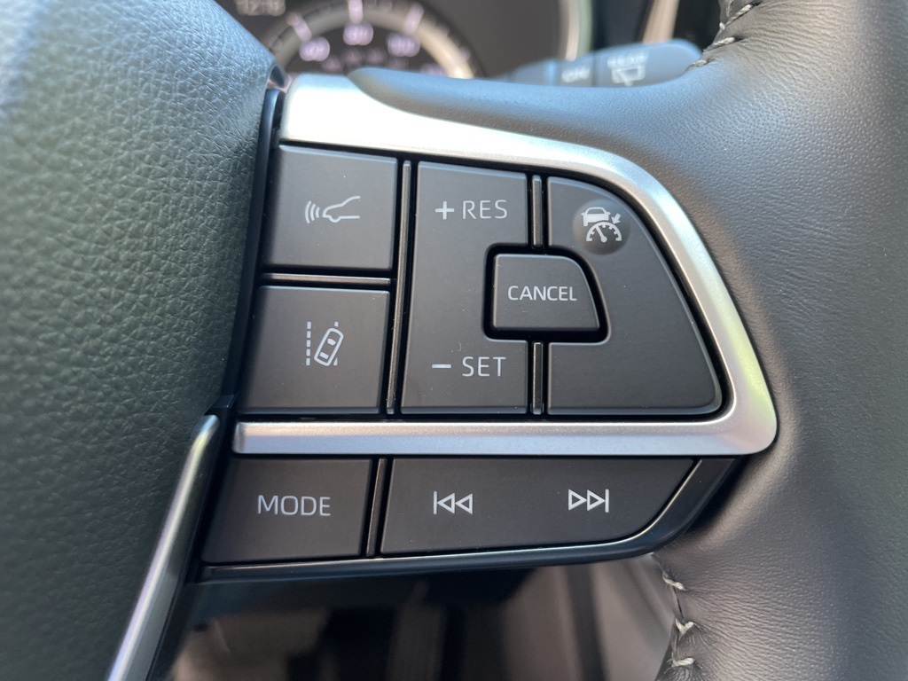 2025 Toyota Highlander Hybrid XLE photo 13
