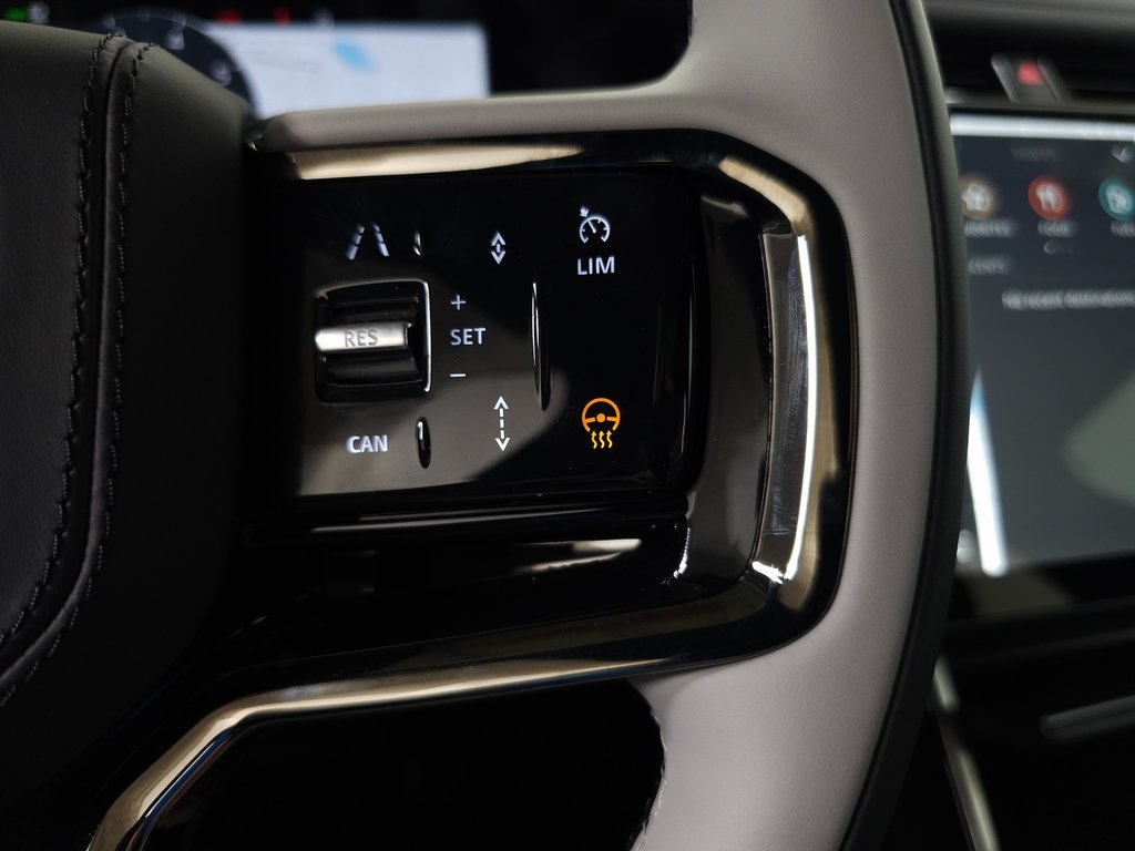 2026 Land Rover Range Rover Velar SE photo 17