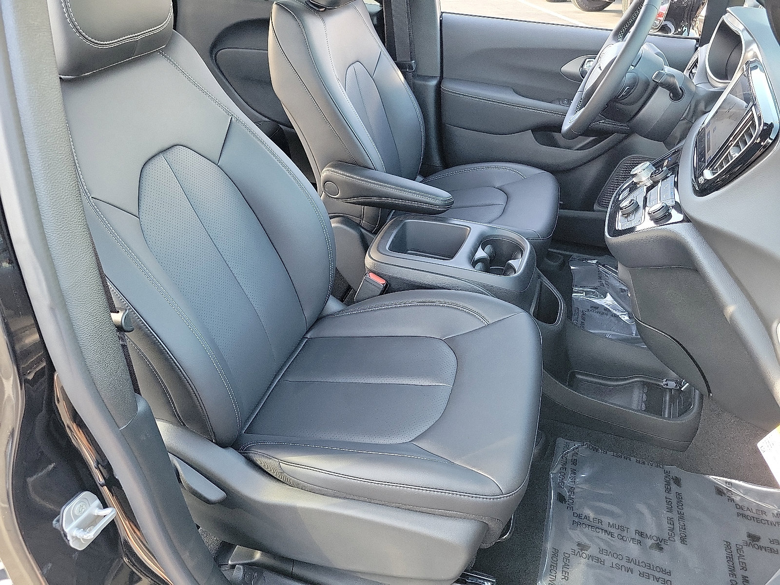 2025 Chrysler Voyager LX photo 14