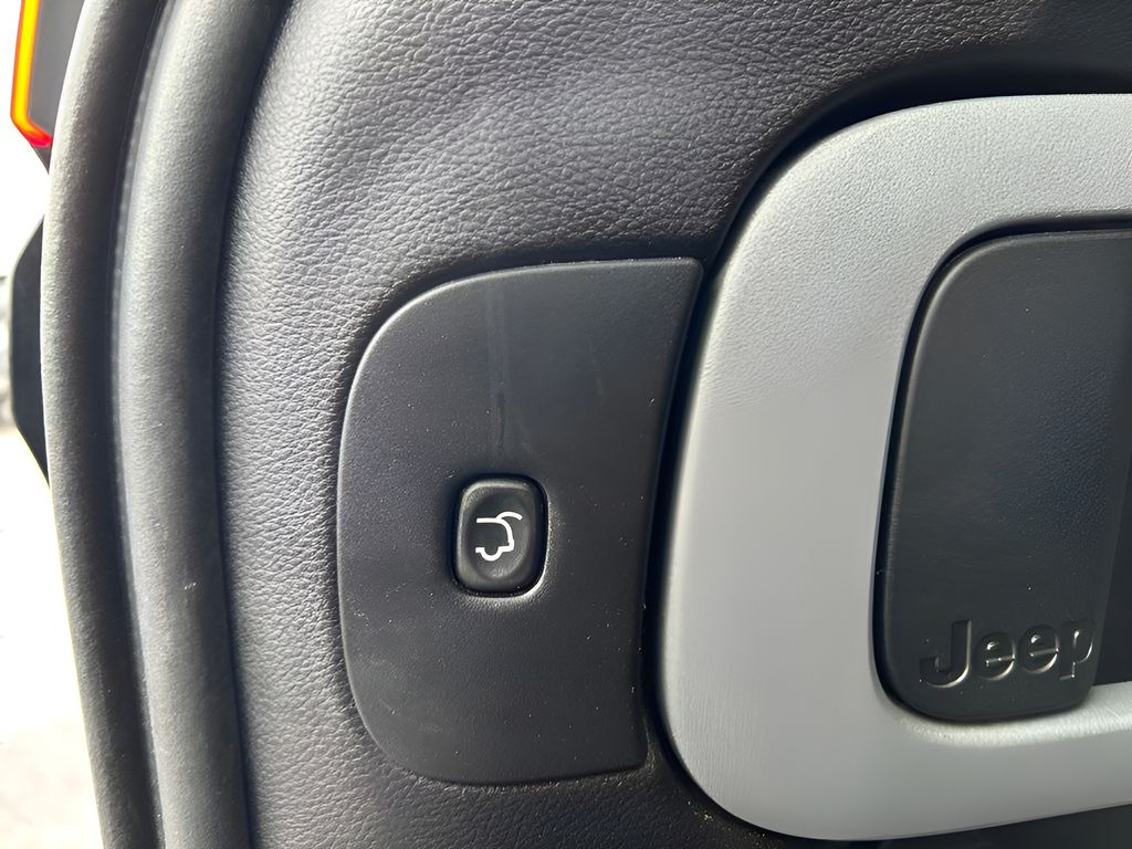 2016 Jeep Cherokee Limited photo 19