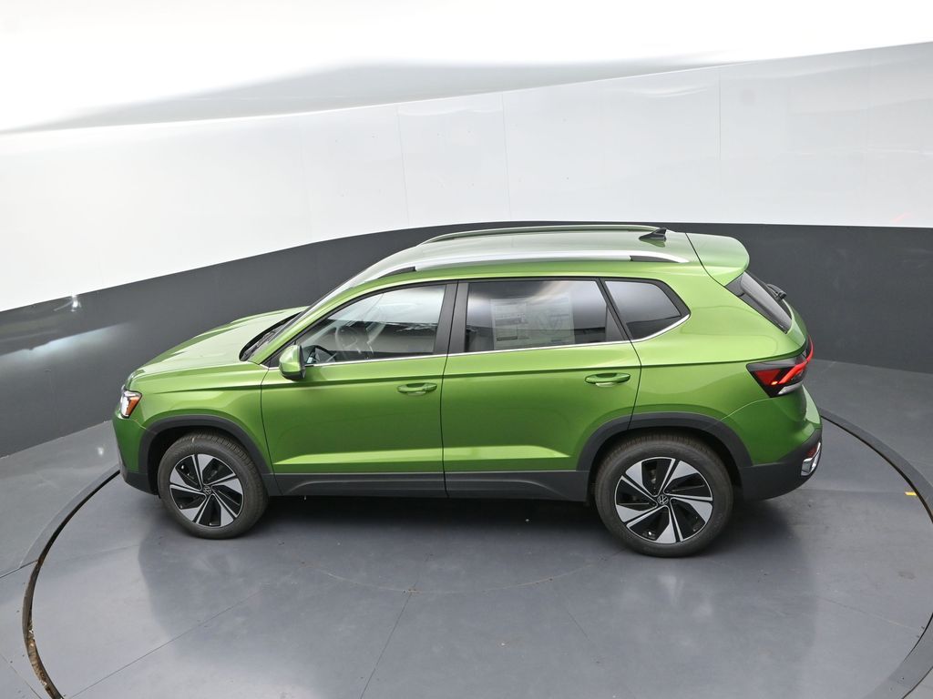 2025 Volkswagen Taos SE photo 13