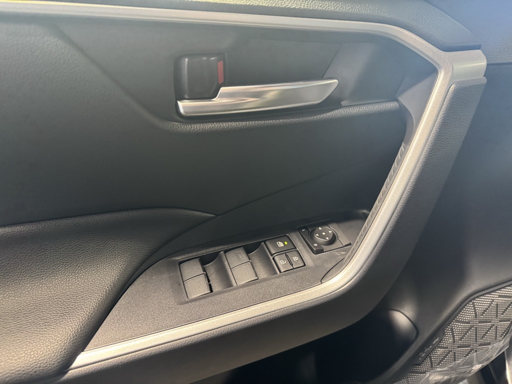 2025 Toyota RAV4 XLE Premium photo 29