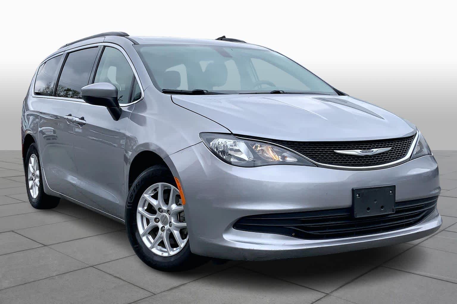 2020 Chrysler Voyager LXi photo 2