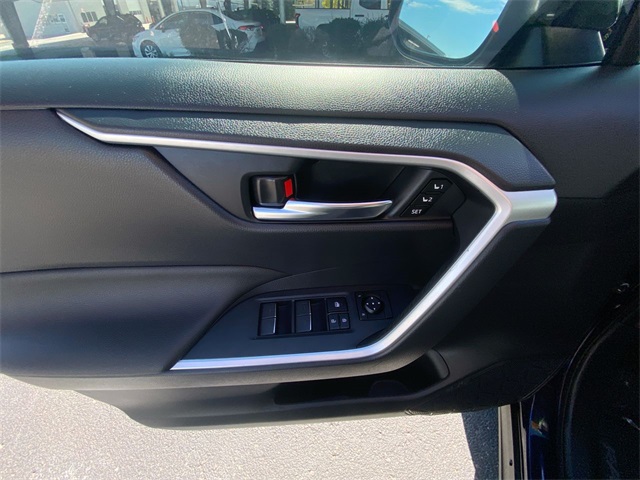 2023 Toyota RAV4 Hybrid XLE Premium photo 4