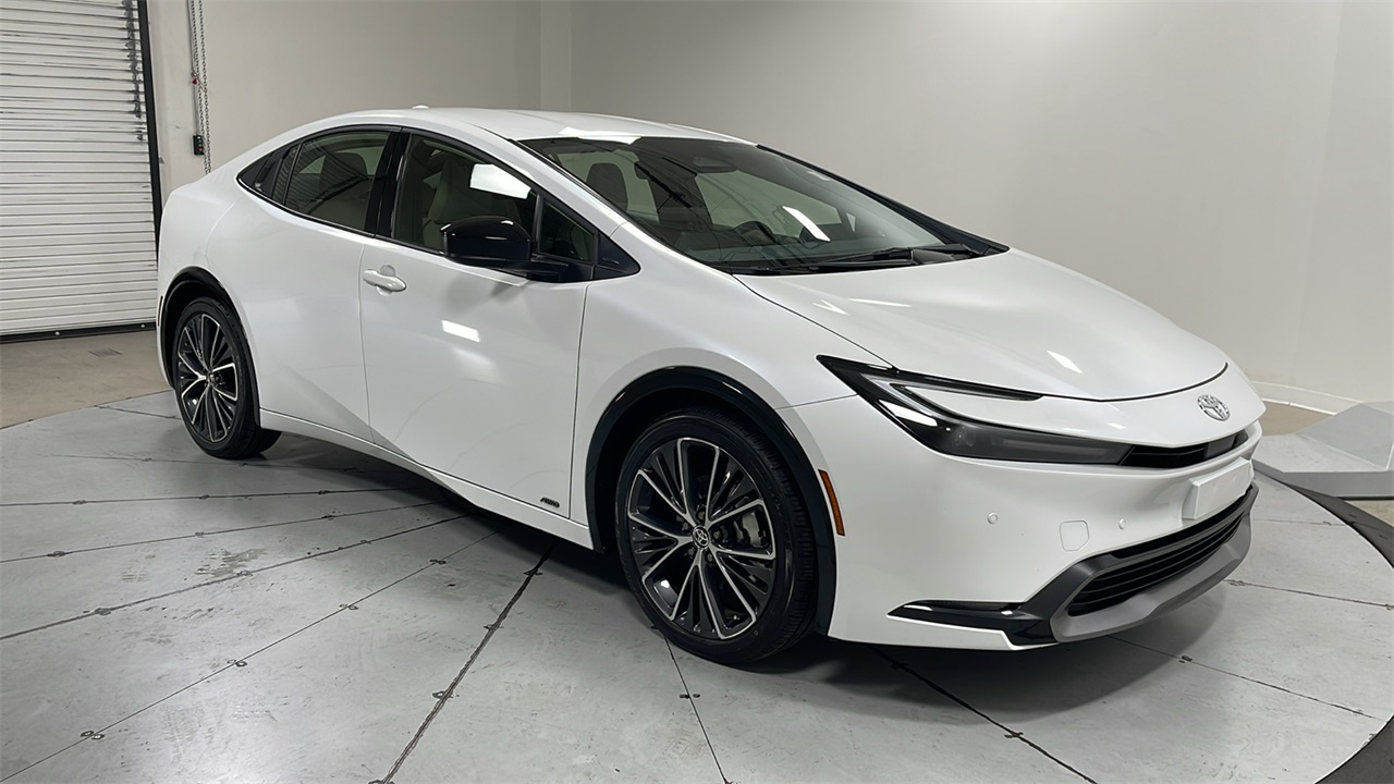 2025 Toyota Prius XLE photo 3