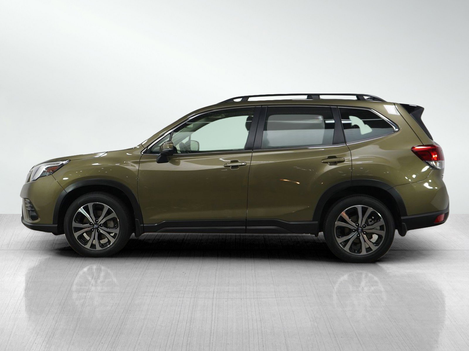 Used 2024 Subaru Forester Limited with VIN JF2SKAKC4RH428699 for sale in South Saint Paul, Minnesota