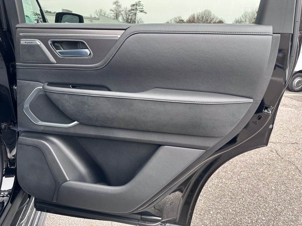2025 Infiniti QX80 Luxe photo 32