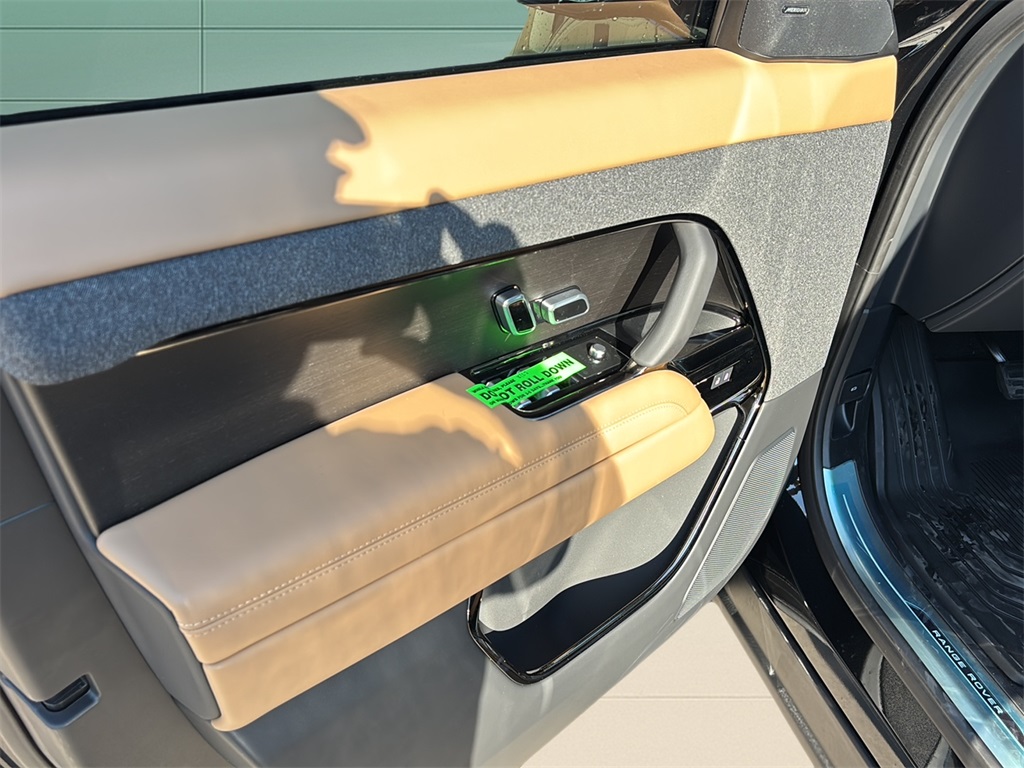 2025 Land Rover Range Rover Sport SE photo 25