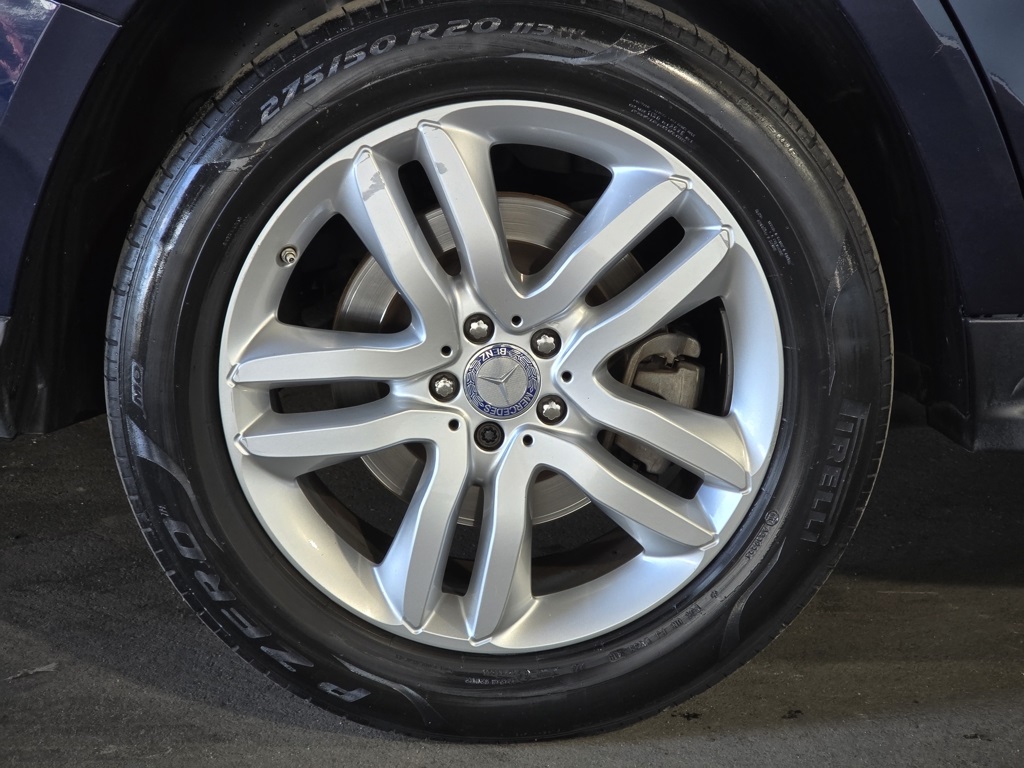 2017 Mercedes Benz GLS 450 4MATIC photo 3