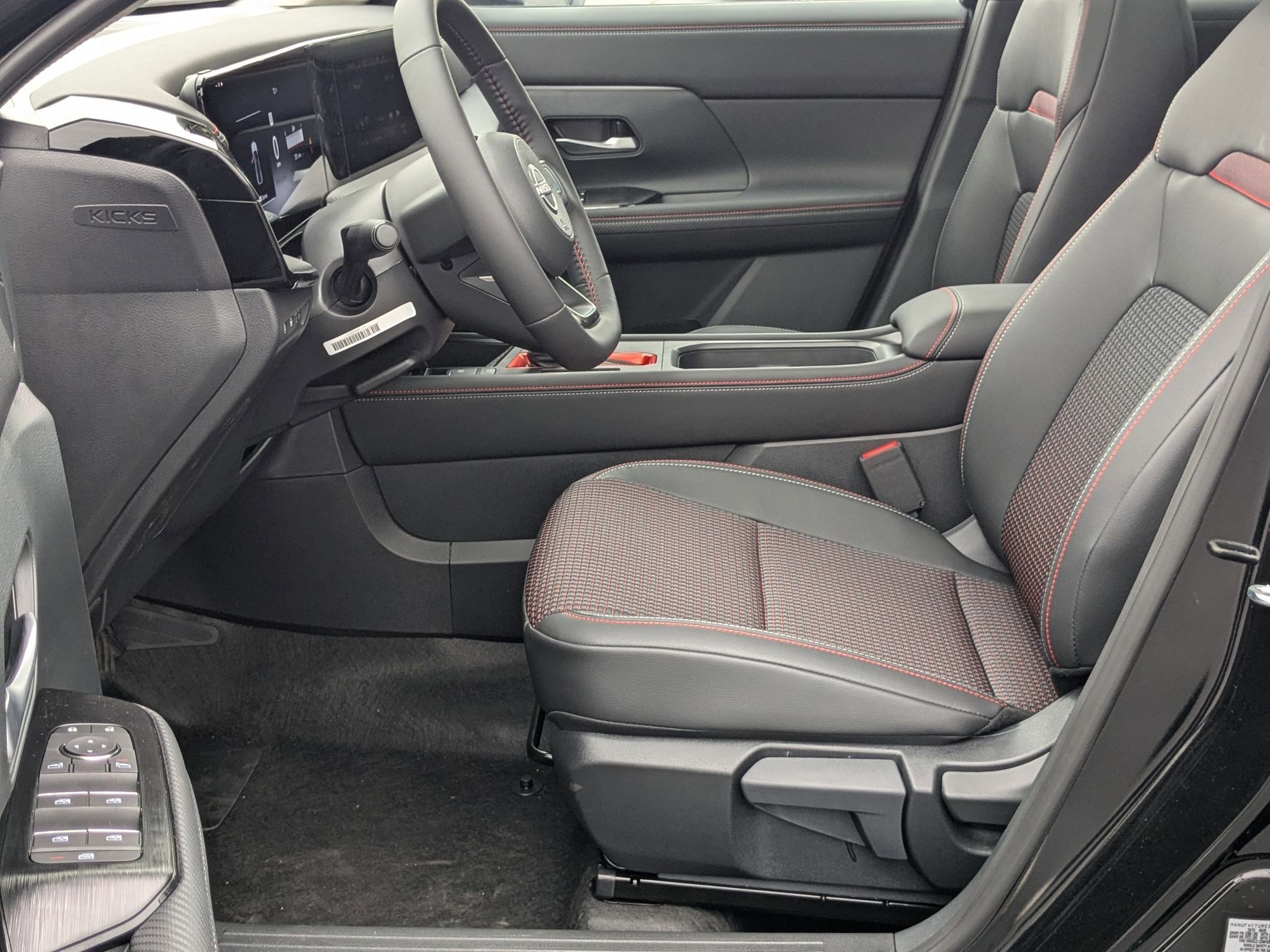 2025 Nissan Kicks SR photo 10