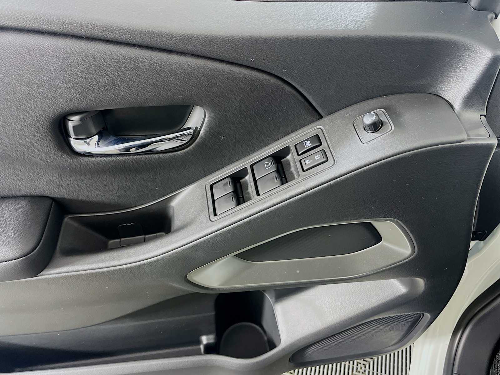 2025 Nissan Frontier SV photo 13