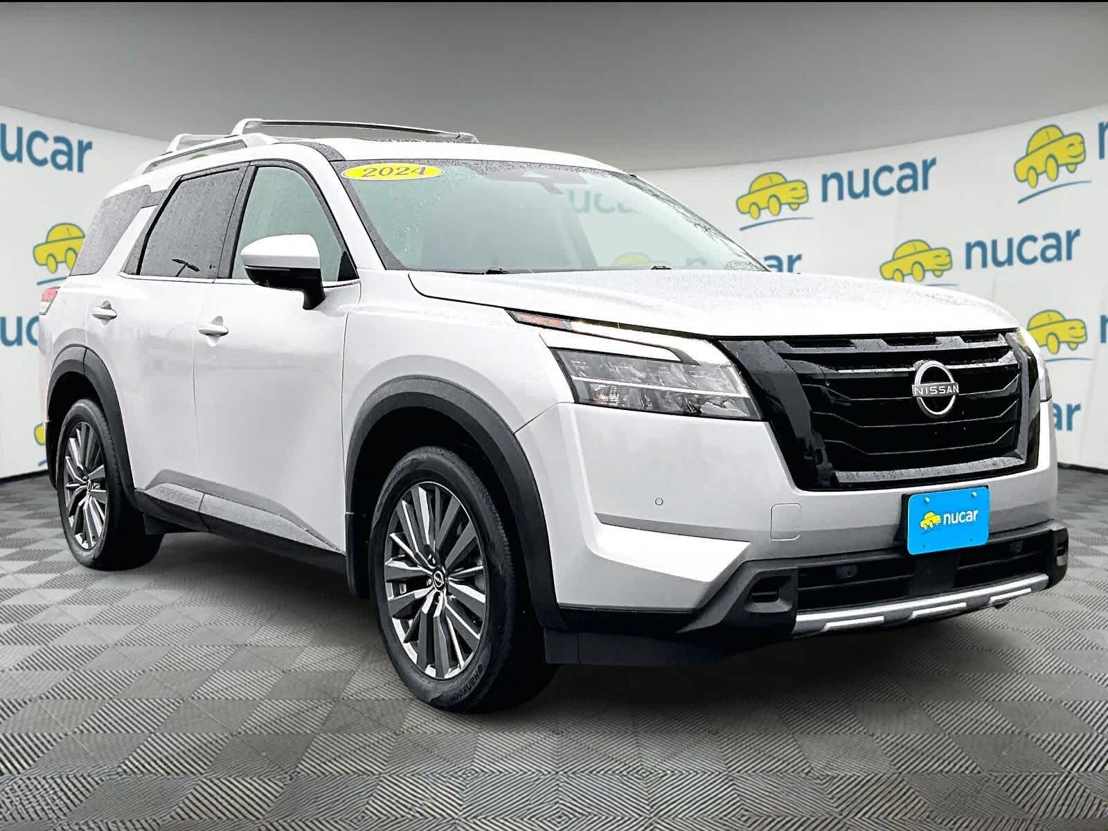 2024 Nissan Pathfinder SL's photo