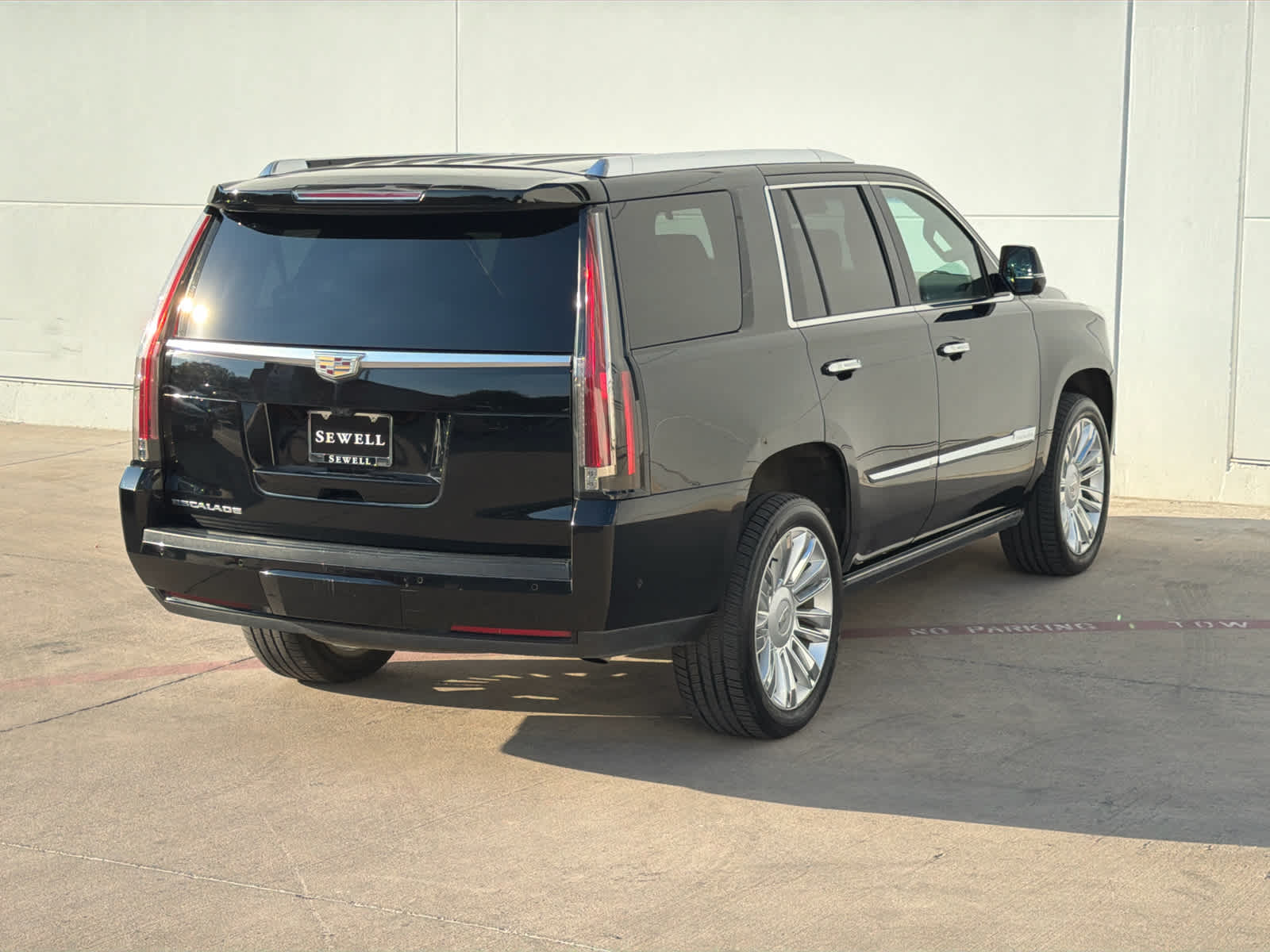 2018 Cadillac Escalade Platinum photo 5