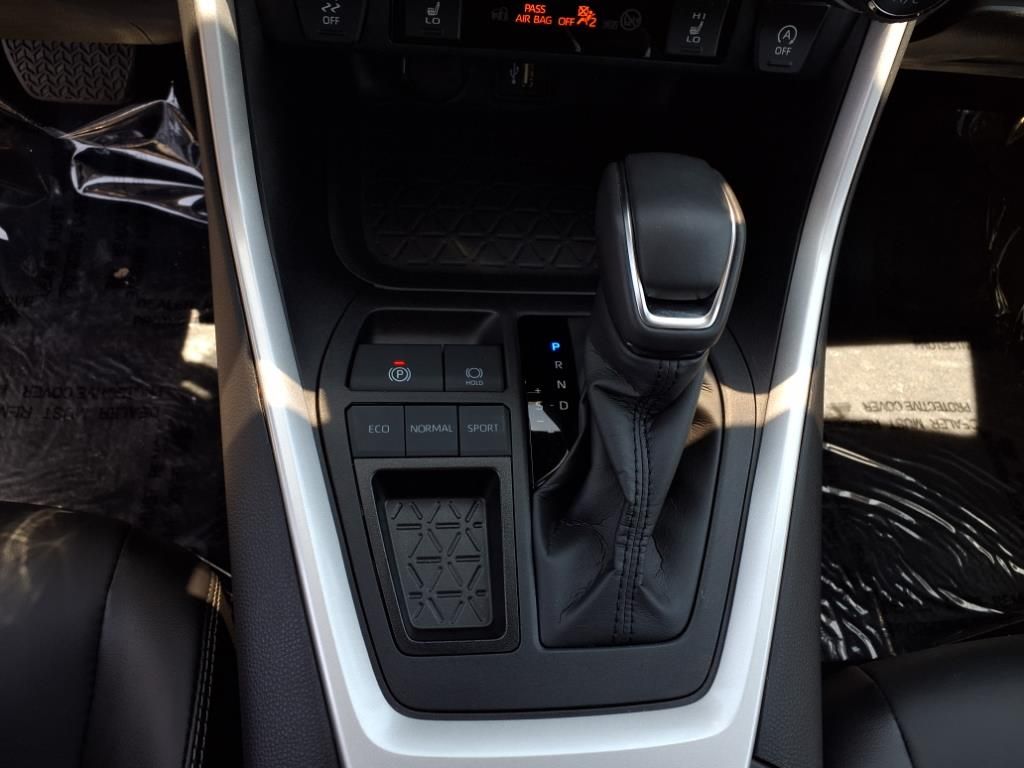2024 Toyota RAV4 XLE Premium photo 11