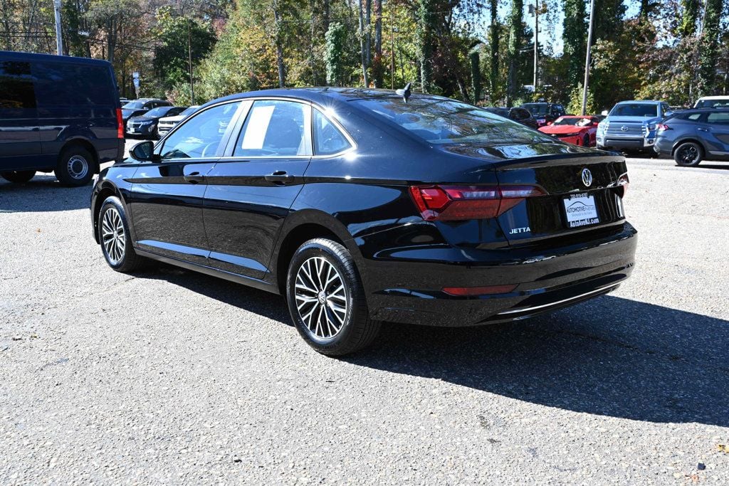 2021 Volkswagen Jetta SE R-Line photo 3