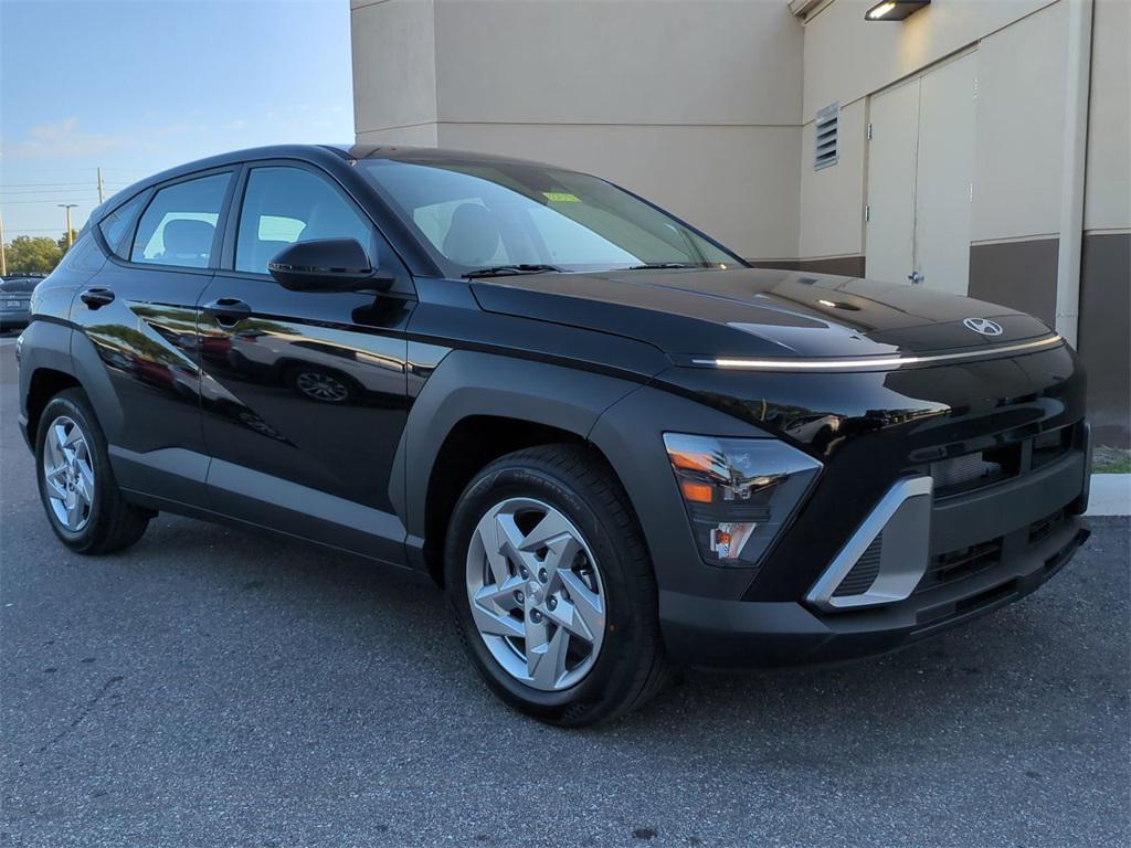 2026 Hyundai Kona SE photo 2