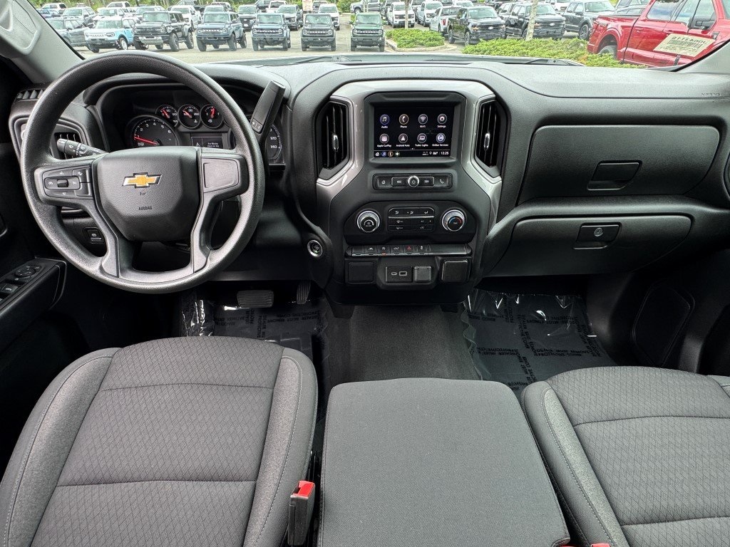 2022 Chevrolet Silverado 1500 Custom photo 2