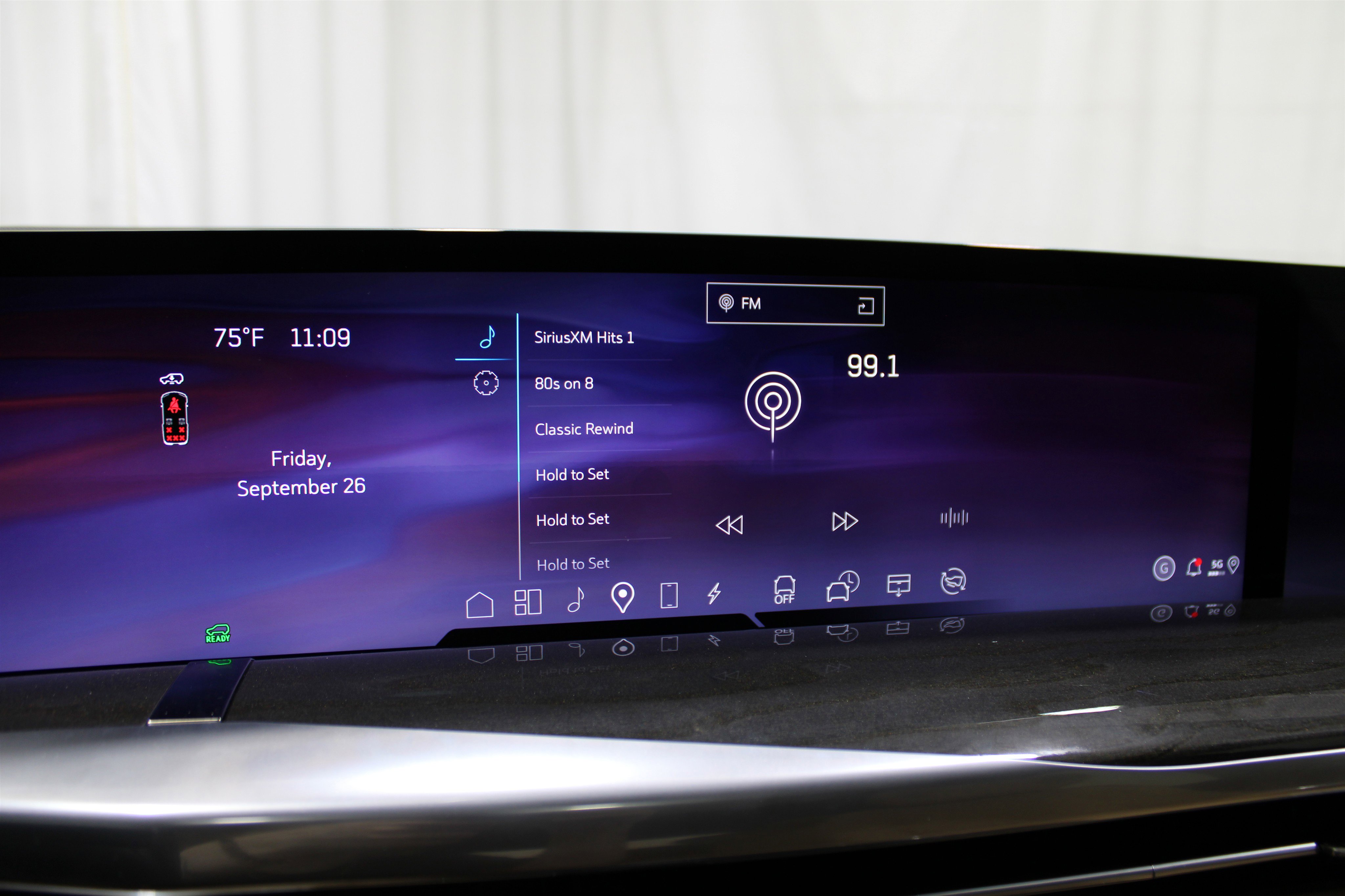 2025 Cadillac Escalade IQ Luxury photo 12
