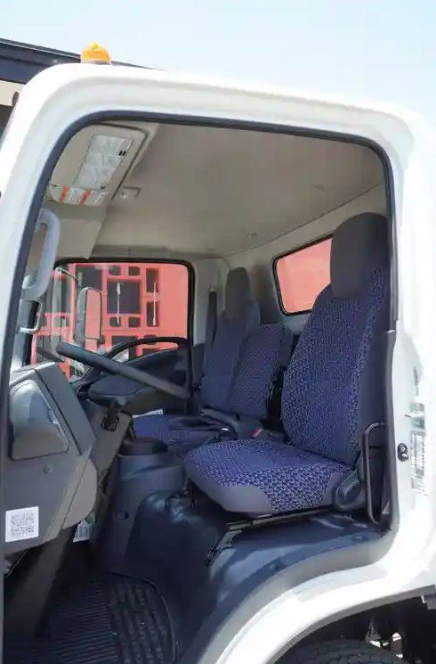 2024 Isuzu NPR photo 3