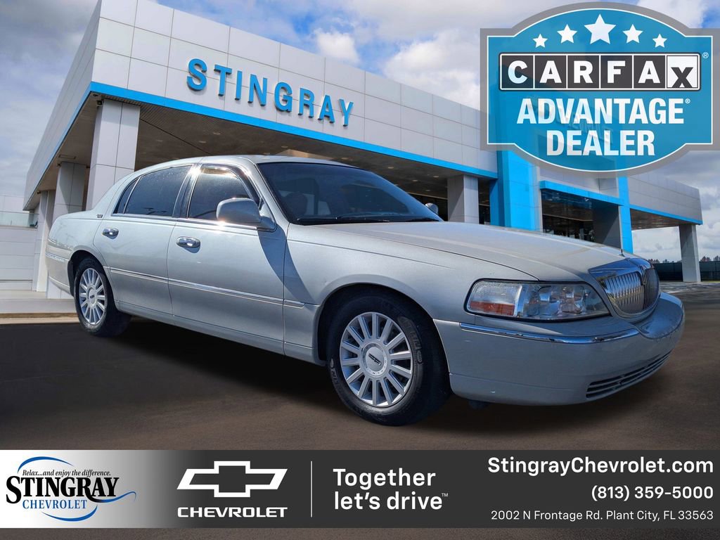2005 Lincoln Town Car Signature Limited's photo