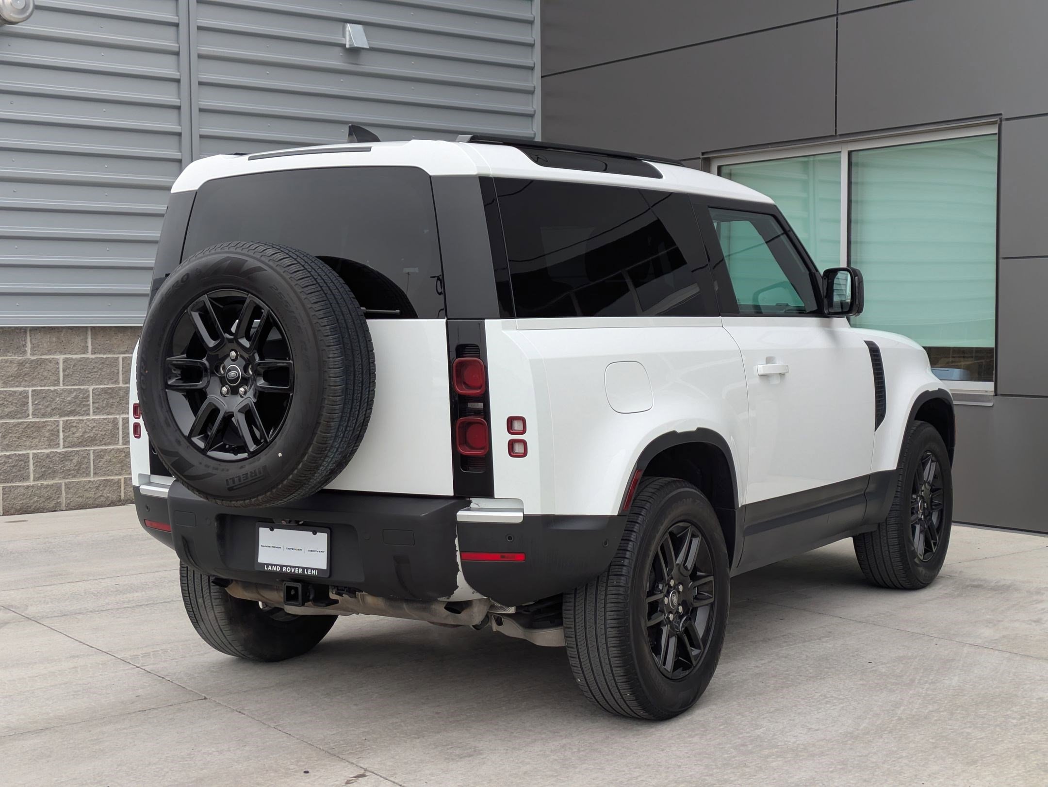 2024 Land Rover Defender S photo 4