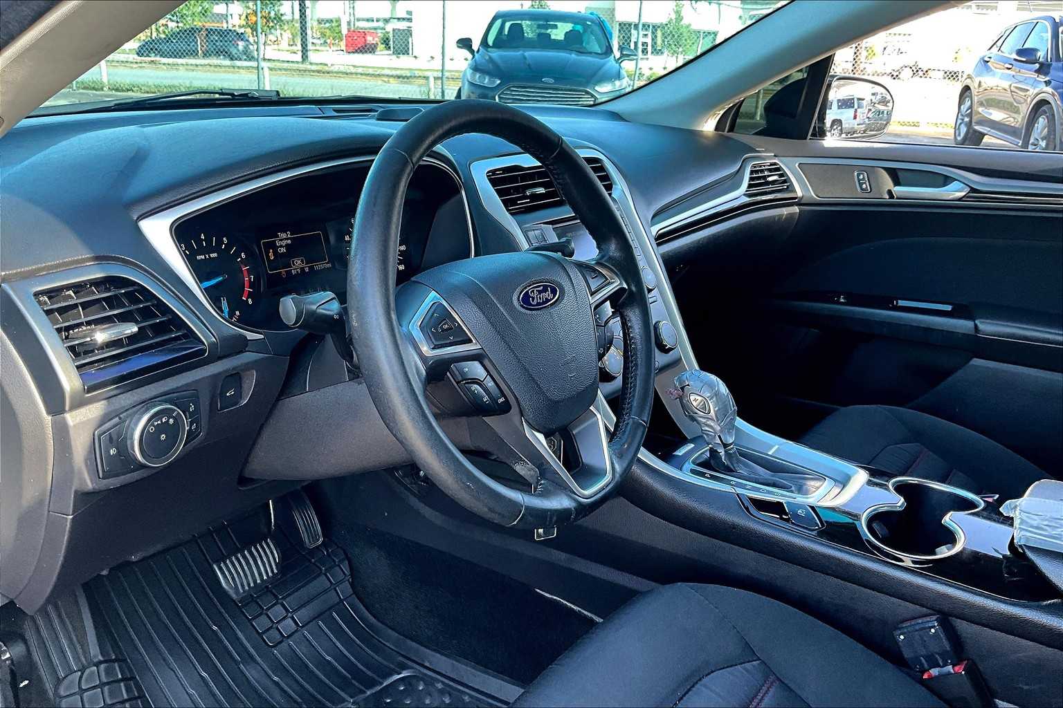 2016 Ford Fusion SE photo 13
